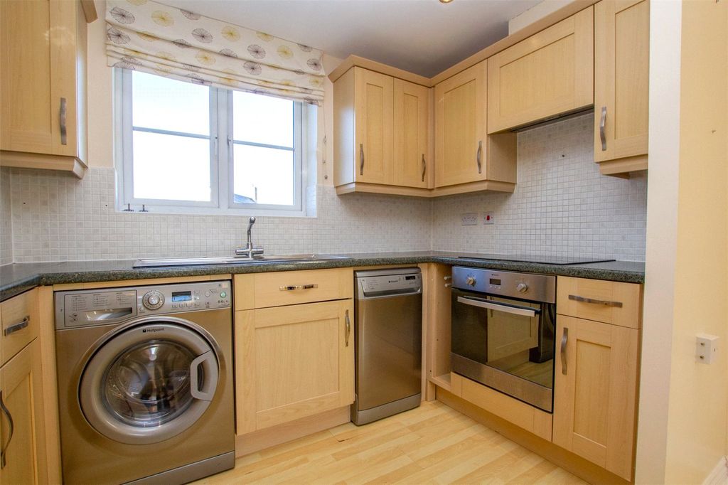 Property photo 3 of 17 Kitchen