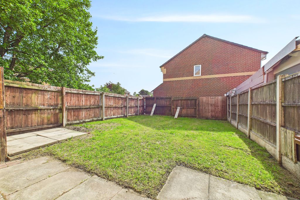 Property photo 2 of 11 Garden