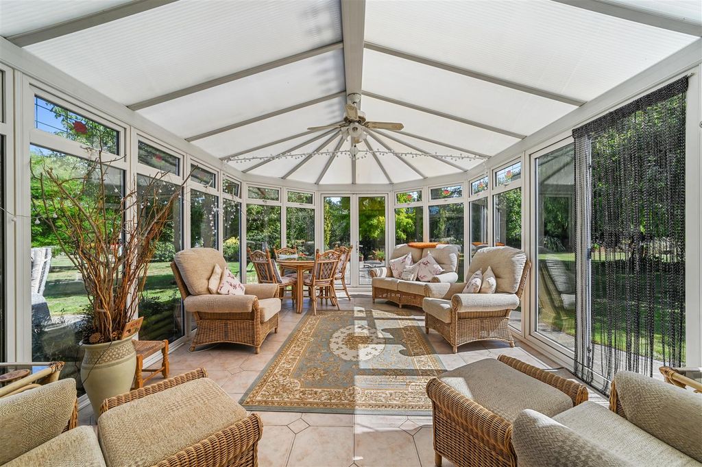 Property photo 2 of 23 Conservatory