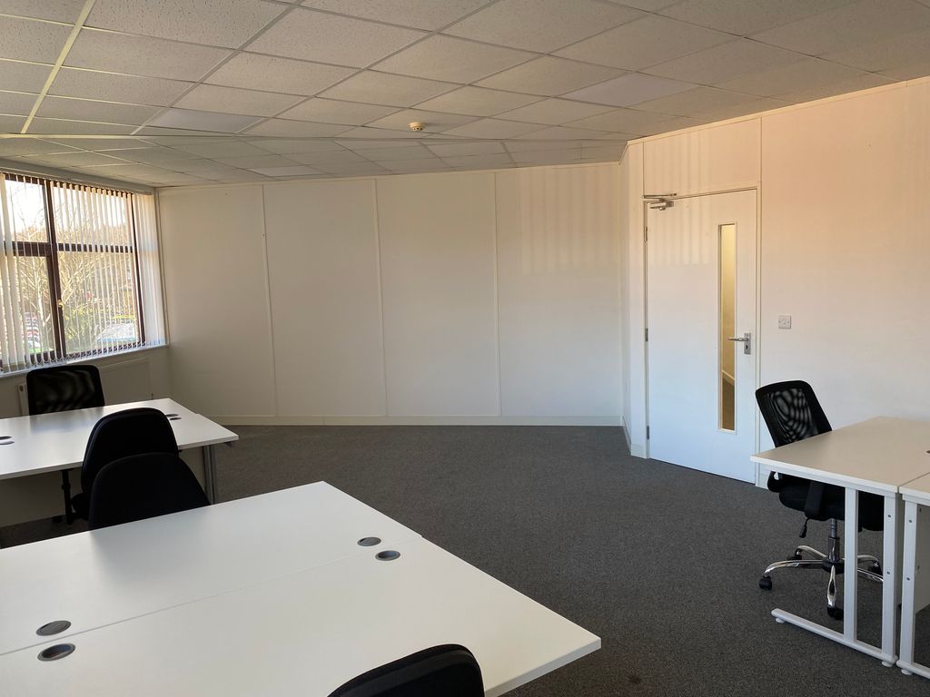 Property photo 3 of 8 400 Sq Ft Office
