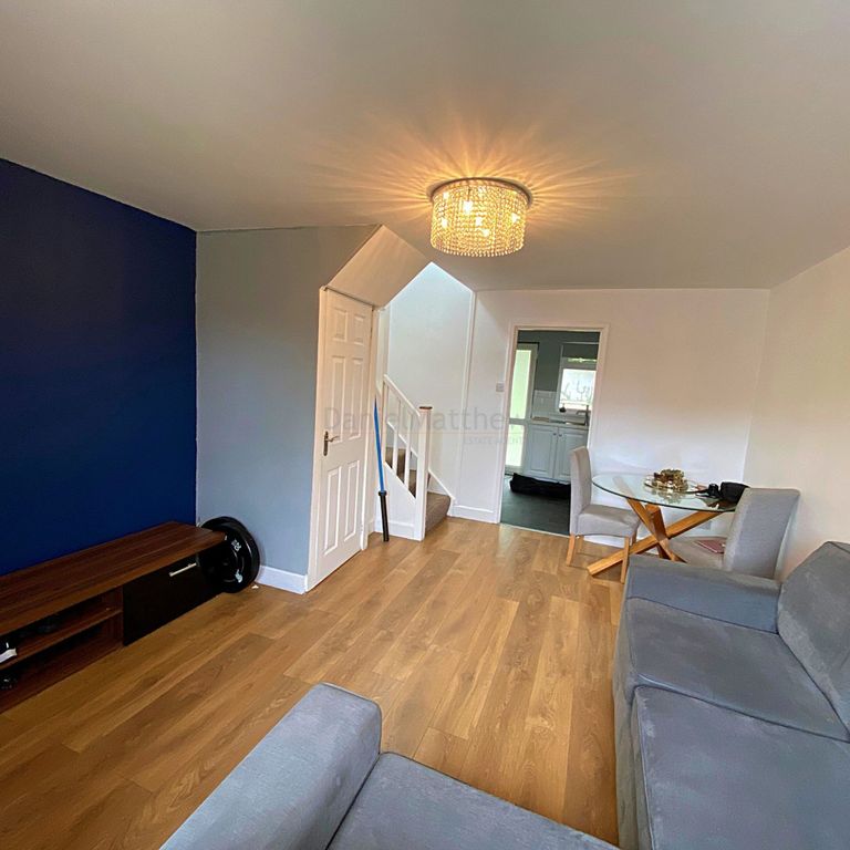 Property photo 2 of 13 Lounge