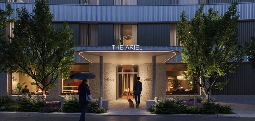 Property photo 2 of 18 Entrance