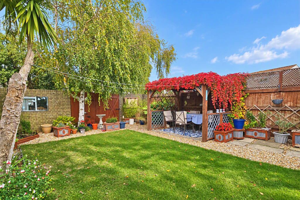 Property photo 3 of 13 Garden