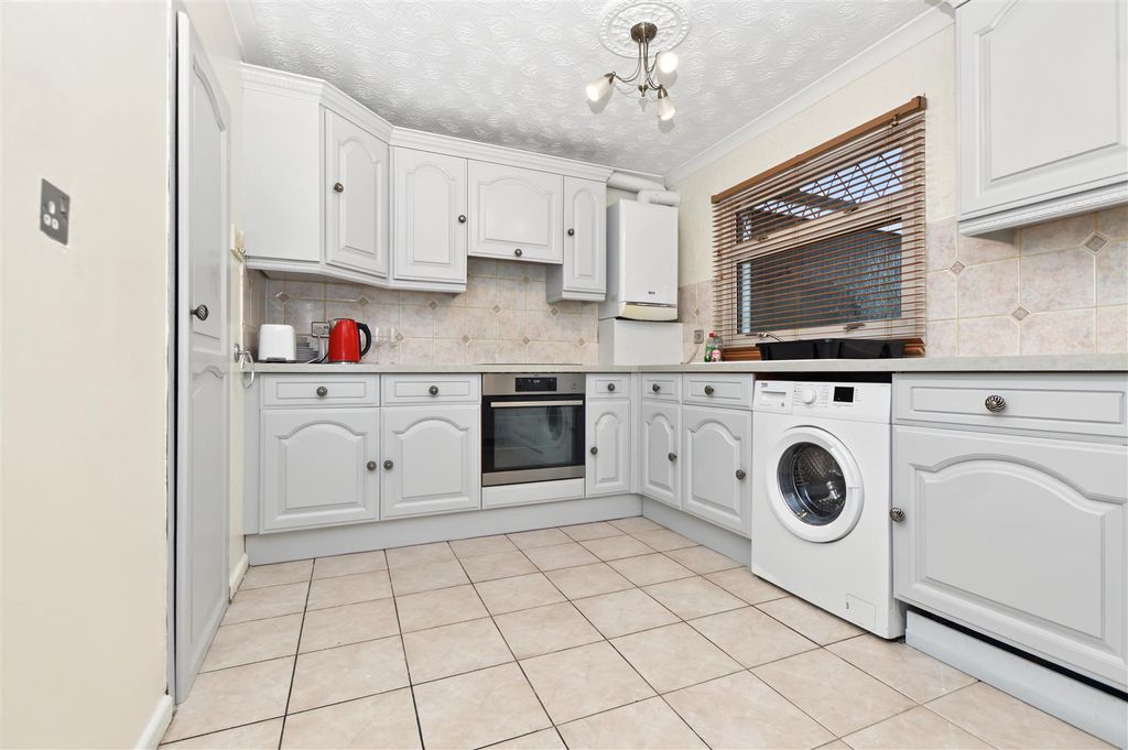 Property photo 2 of 11 Kitchen