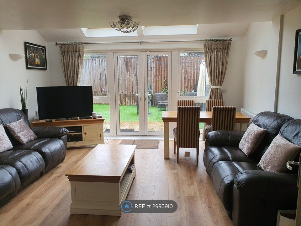 Property photo 1 of 12 Living Room