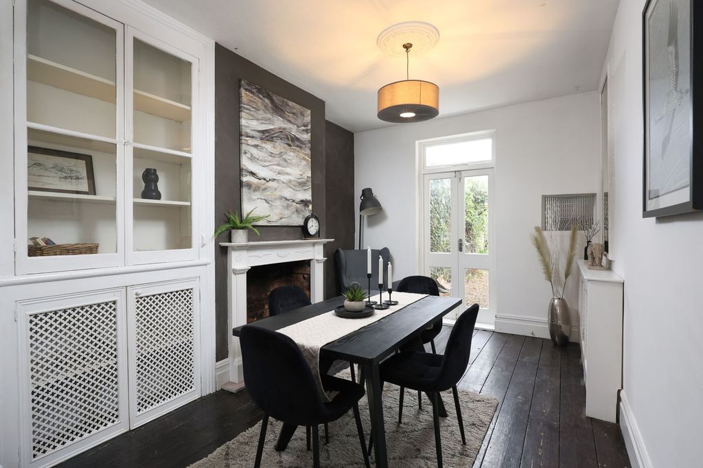 Property photo 2 of 24