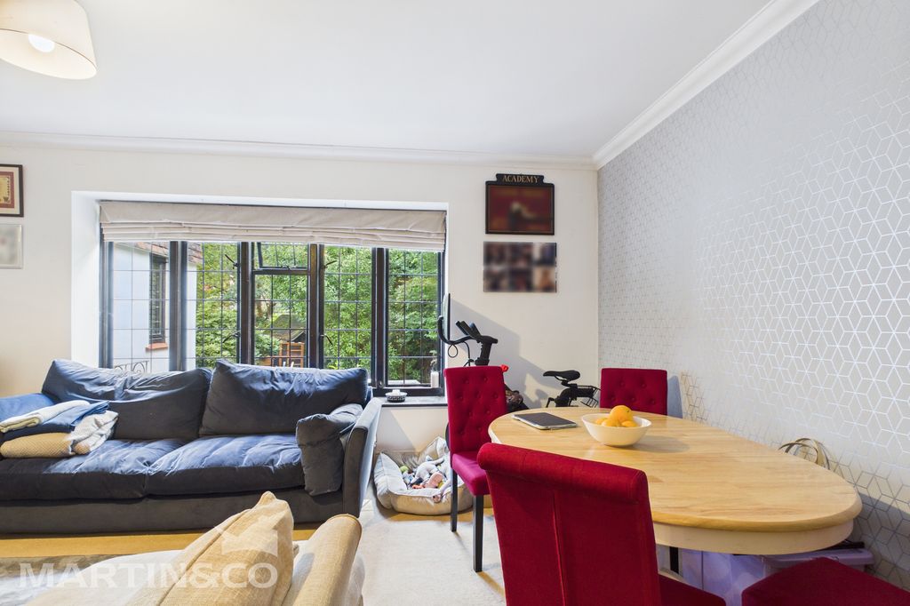 Property photo 3 of 18 Cam01953G0-Pr0115-Still002