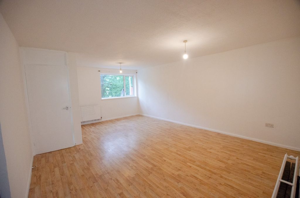 Property photo 2 of 9 25 Furze Hill-7