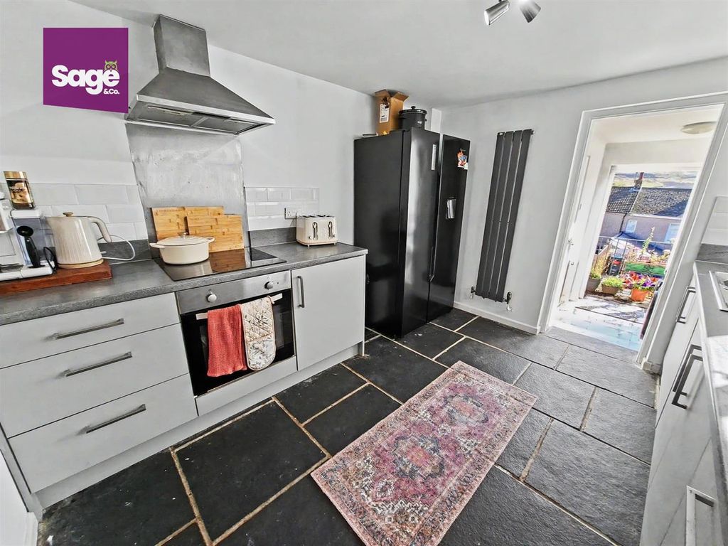 Property photo 3 of 34
