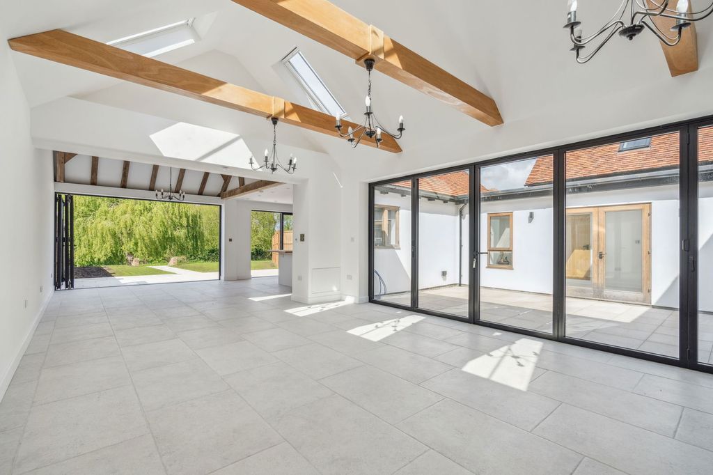 Property photo 2 of 22