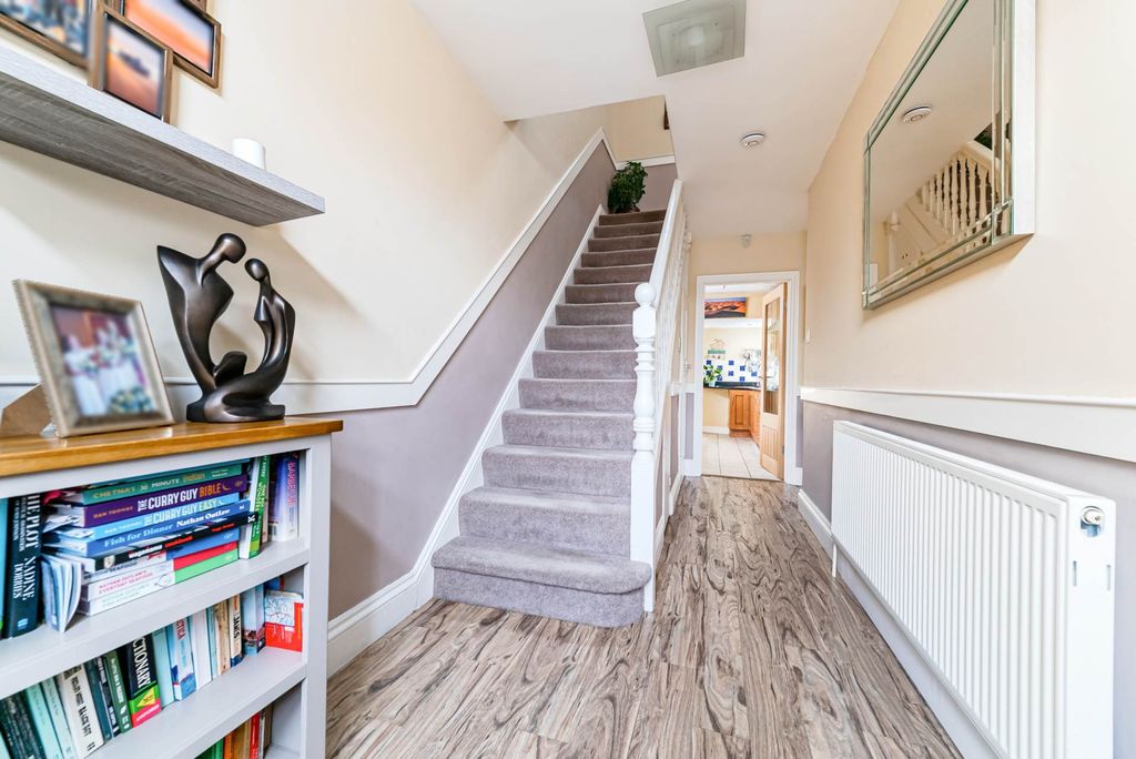 Property photo 3 of 20