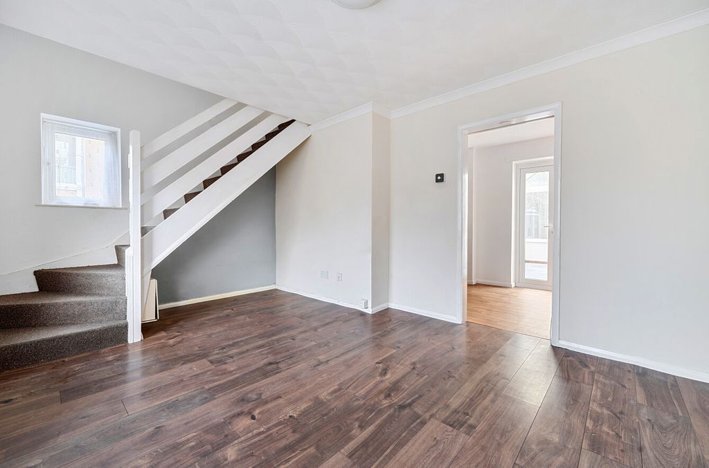 Property photo 3 of 10 1387543-9-69384E6...