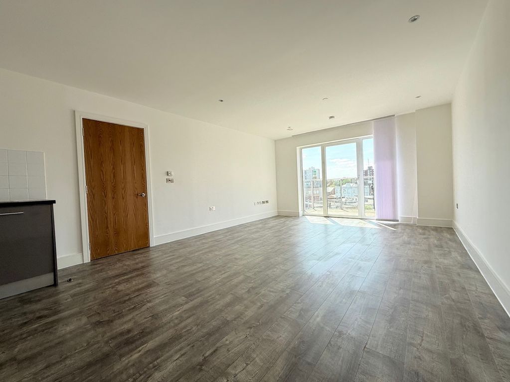 Property photo 3 of 6 Photo 6