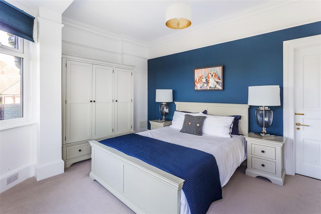 Additional image 9 of 3 bed flat to rent23 Warwicks Bench, Guildford, Surrey GU1