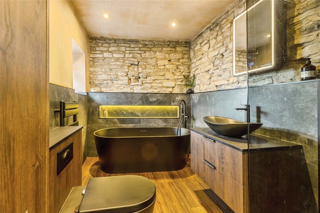 Property photo 2 of 25 Picture No. 23