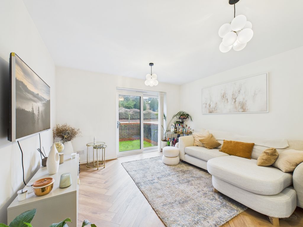 Property photo 2 of 9 Cam02136G0-Pr0520-Still003