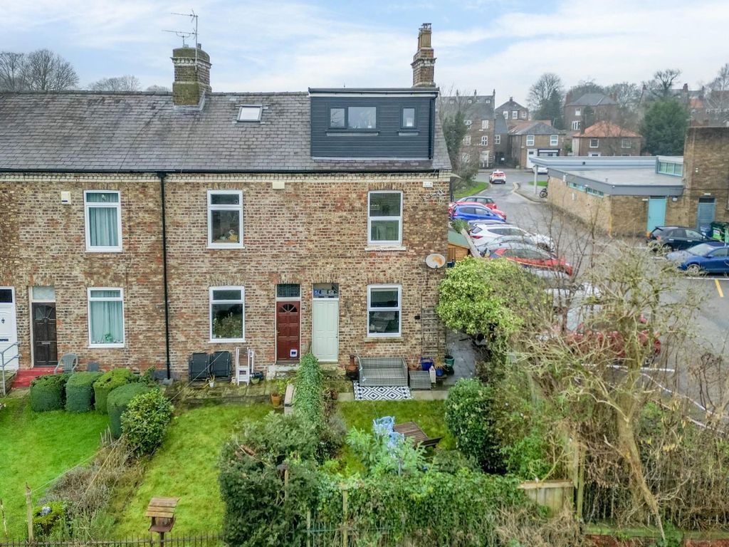 Property photo 1 of 20 Exterior