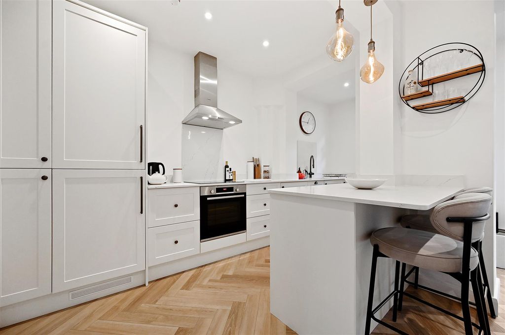 Property photo 2 of 9 Kitchen