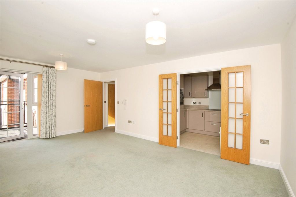 Property photo 2 of 10 Lounge