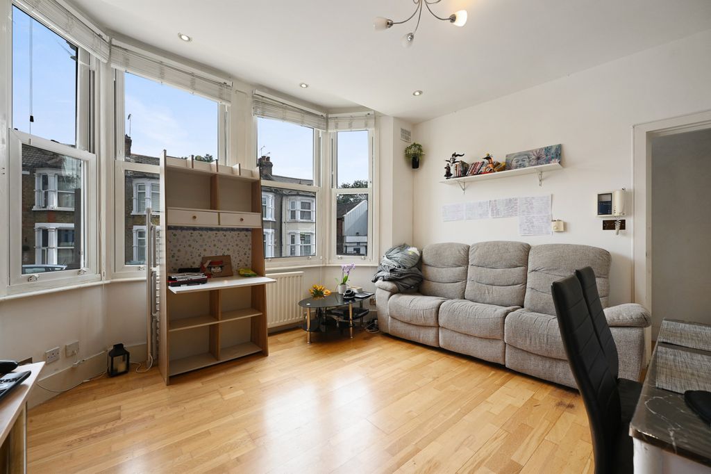 Property photo 2 of 9 Gallery