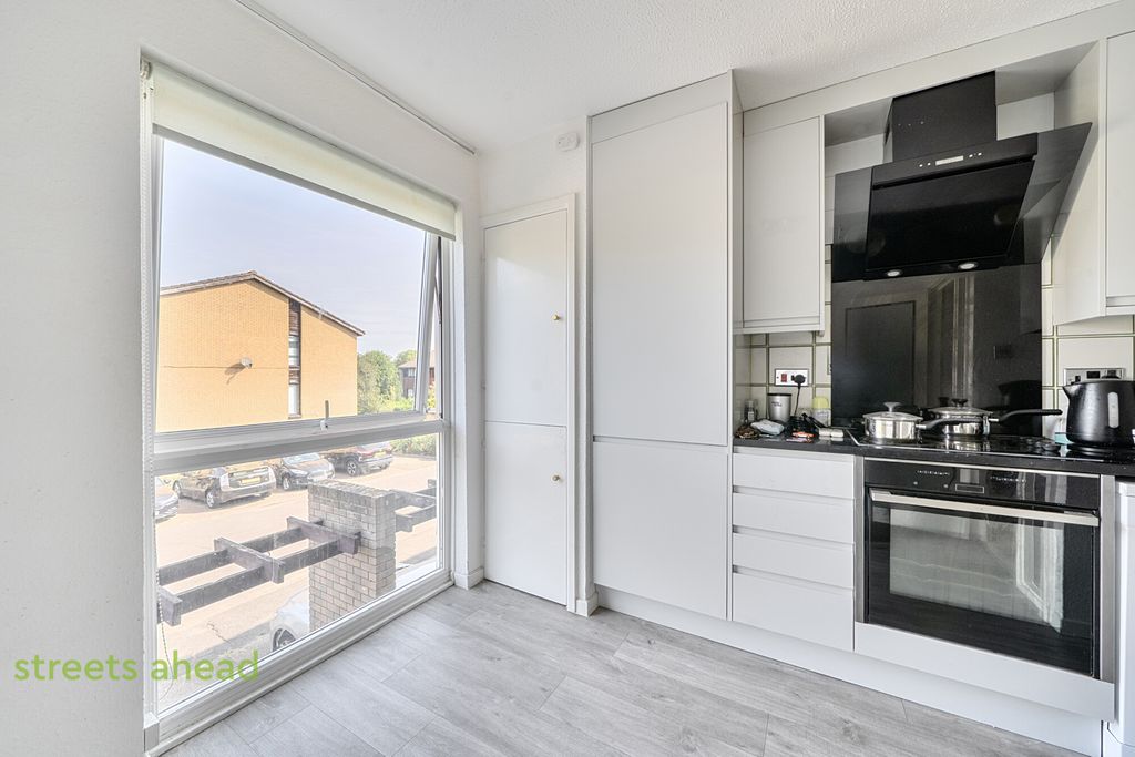 Property photo 2 of 15 Bfd2c9Db-Ecdc-43d...