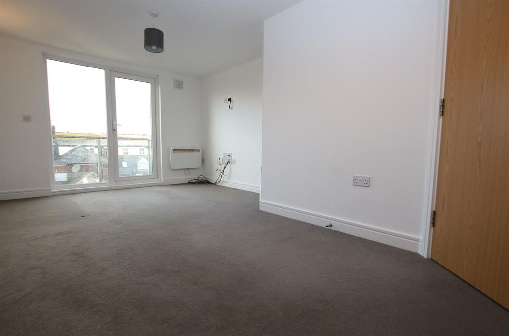 Property photo 3 of 7 Living Area.Jpg