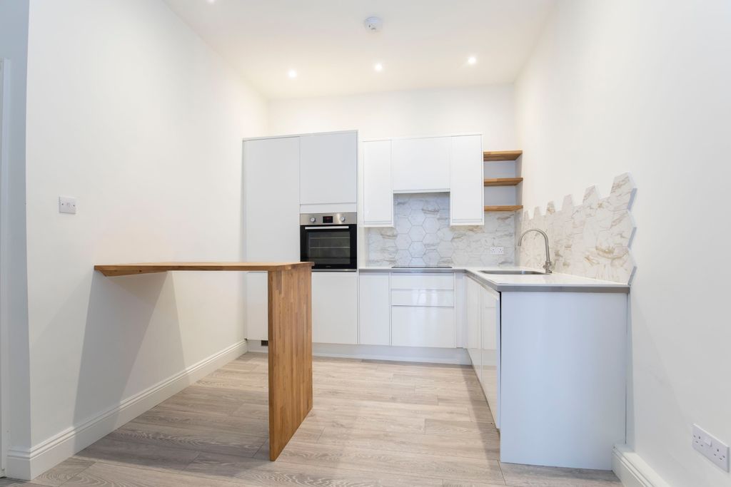 Property photo 1 of 6 Flat 3, School House-03