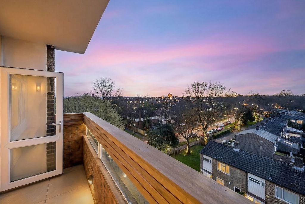 Property photo 3 of 28