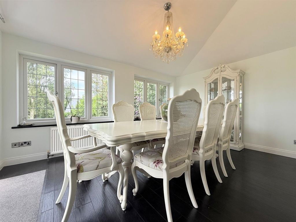 Property photo 3 of 28 Dining/ Garden Room