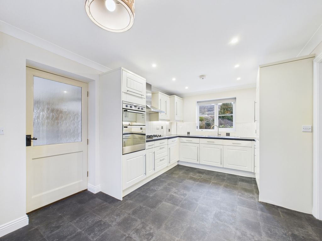 Property photo 2 of 22 Cam01740G0-Pr0513-Still001