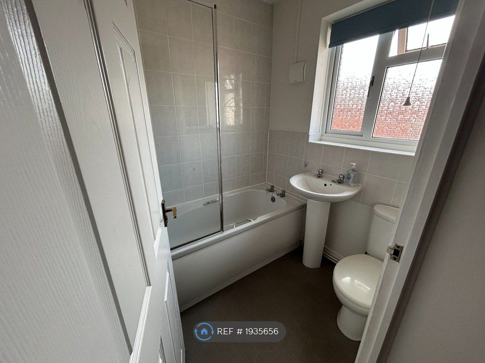 Property photo 3 of 7 Bathroom