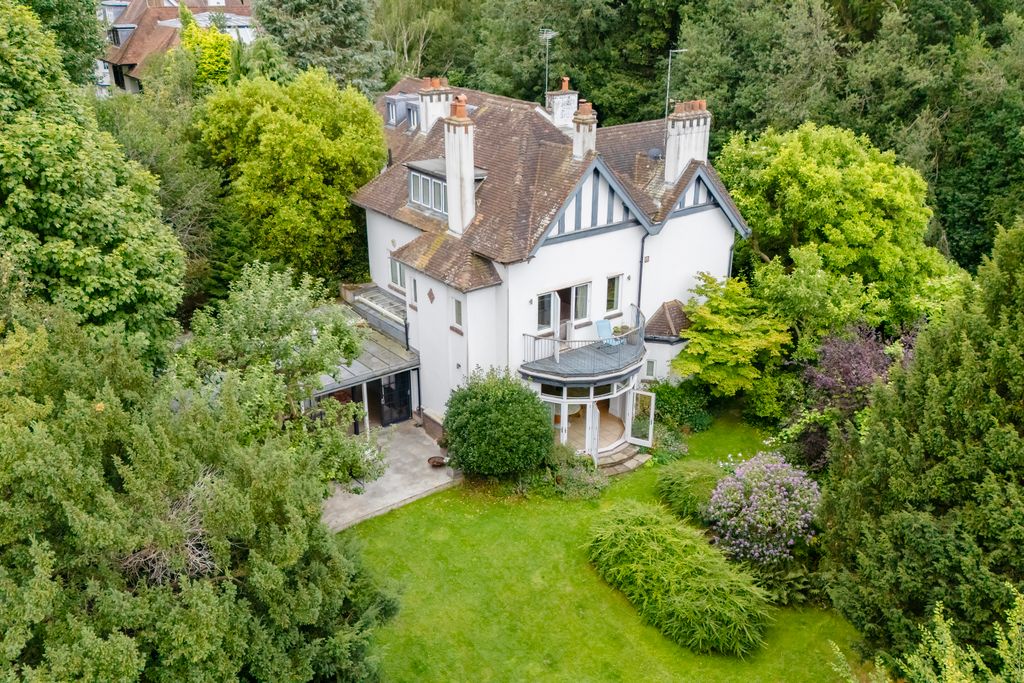 Property photo 2 of 20