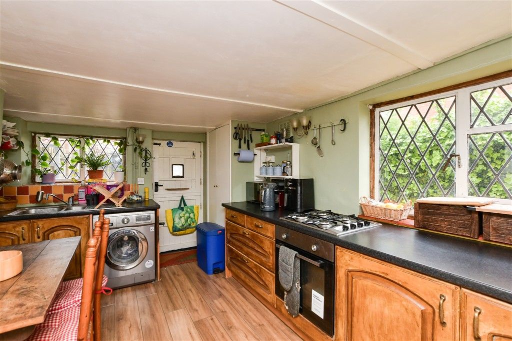 Property photo 3 of 11 Kitchen