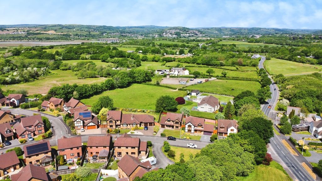 Property photo 2 of 40 4144174