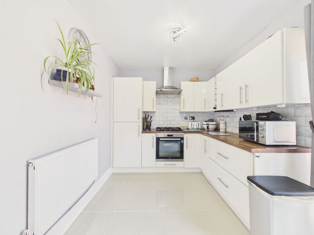 Property photo 3 of 12 5150884