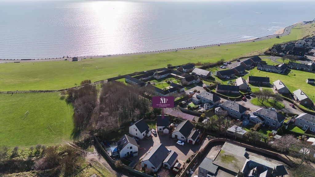 Property photo 2 of 31