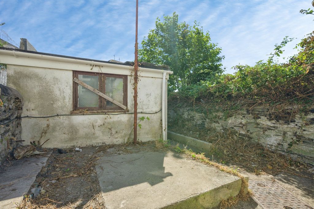 Property photo 3 of 21