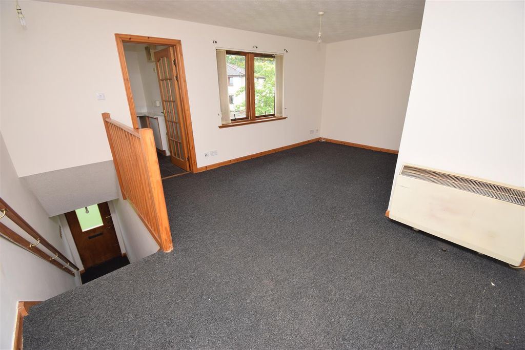 Property photo 3 of 11 Lounge 2.Jpg