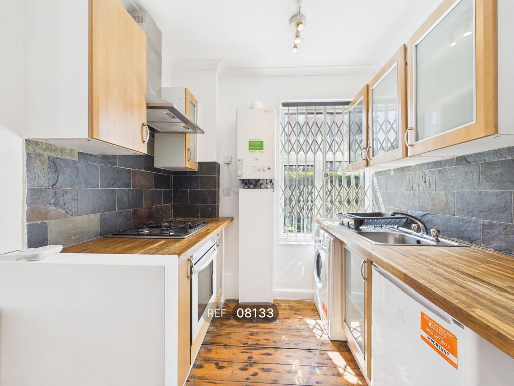 Property photo 1 of 7 Kitchen