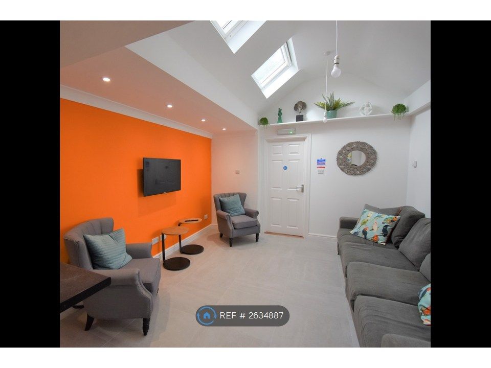 Property photo 2 of 15 Lounge