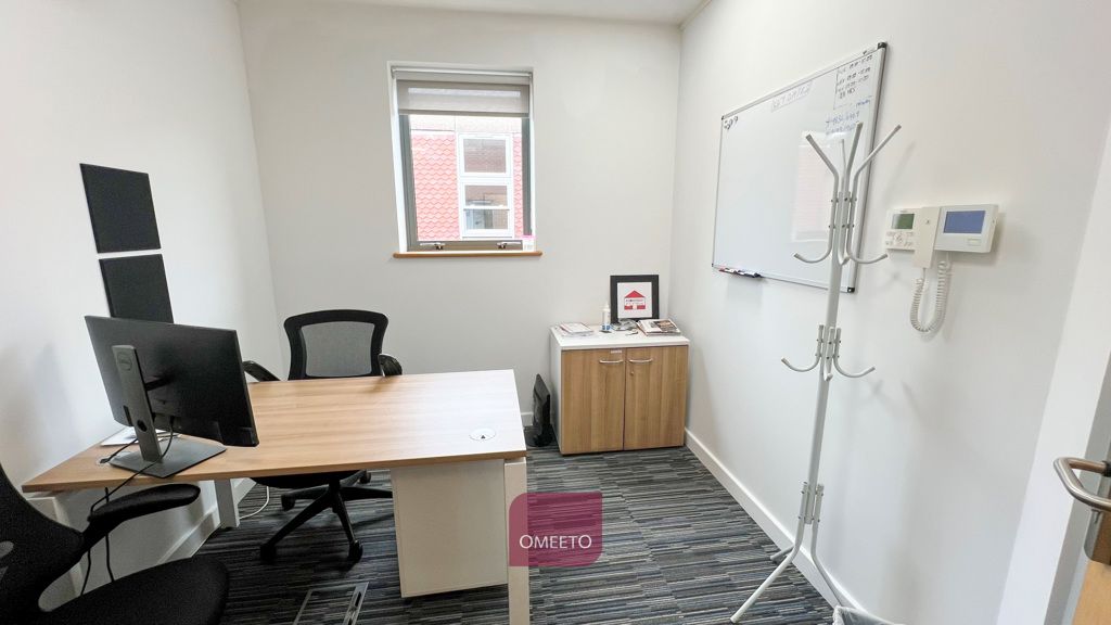 Property photo 1 of 8 Office 125