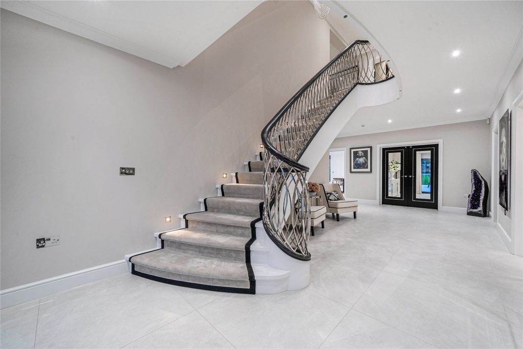 Property photo 3 of 48 Picture No. 24