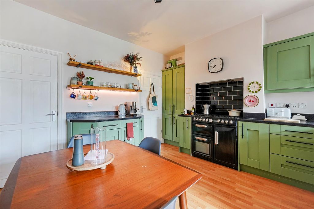 Property photo 3 of 16 Kitchen 2.Jpg