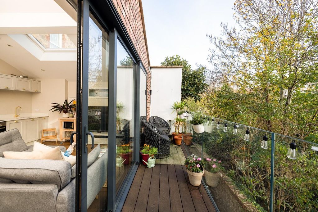 Property photo 3 of 18 Char9060-Edit.Jpg