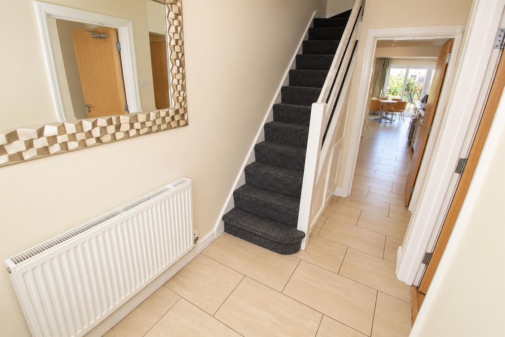 Property photo 3 of 14 Cf21B2Cb-5Ae7-4Af4-9E81-B9cc4c5A309c.Png