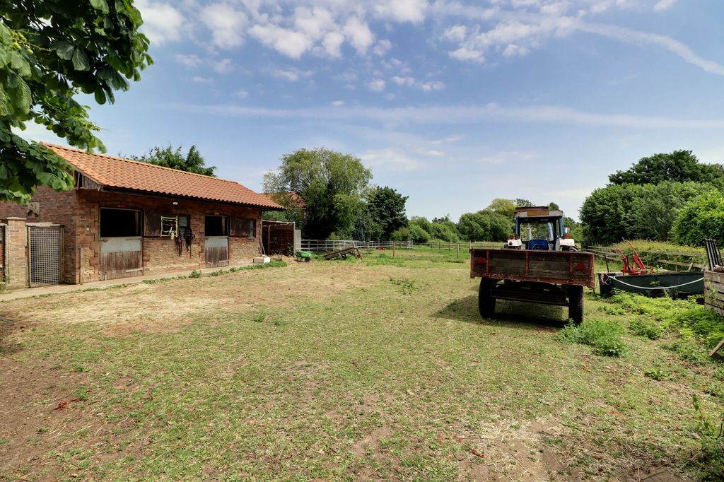 Property photo 3 of 32