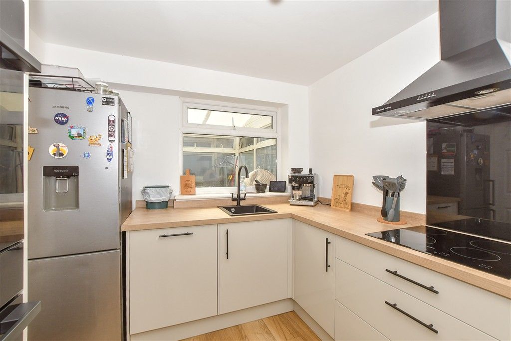 Property photo 3 of 12 Kitchen