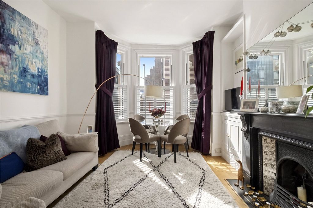 Property photo 3 of 11 Reception