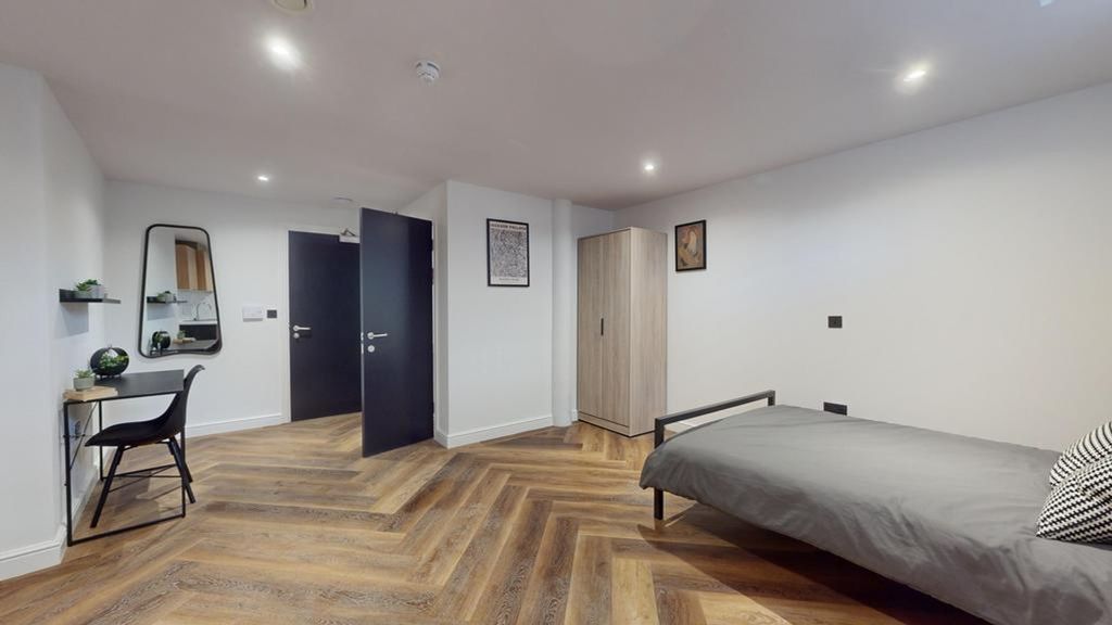 Property photo 2 of 9 A Spacious And Well-Lit Double Bedroom, Featuring ...