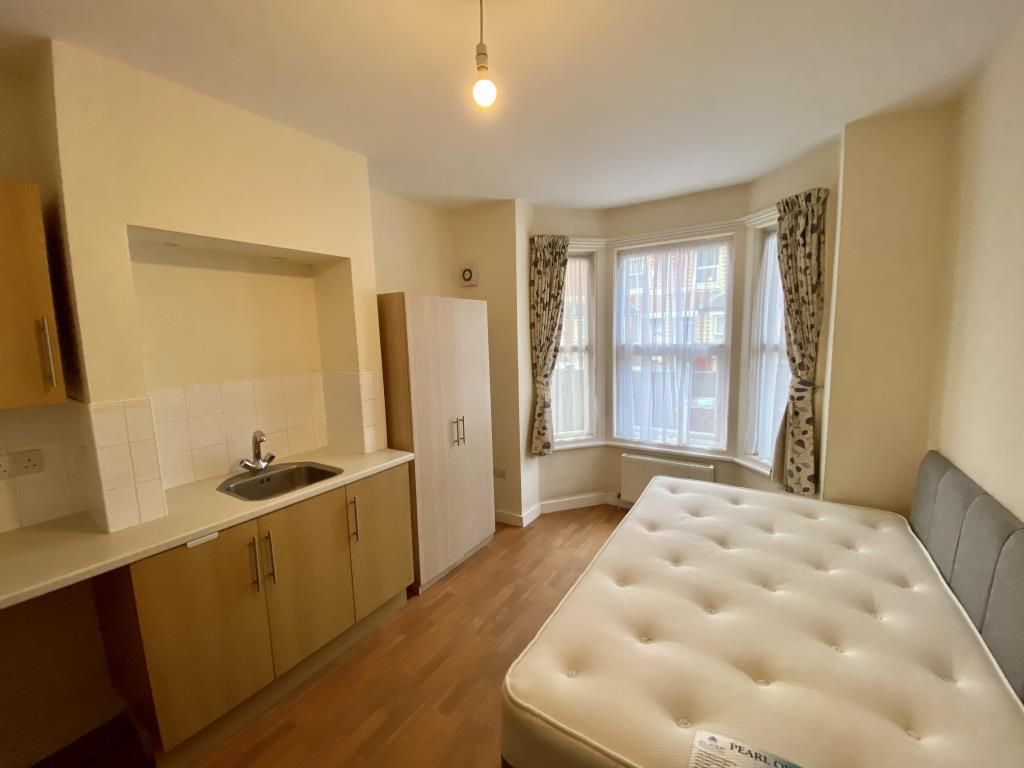 Property photo 2 of 8 Room